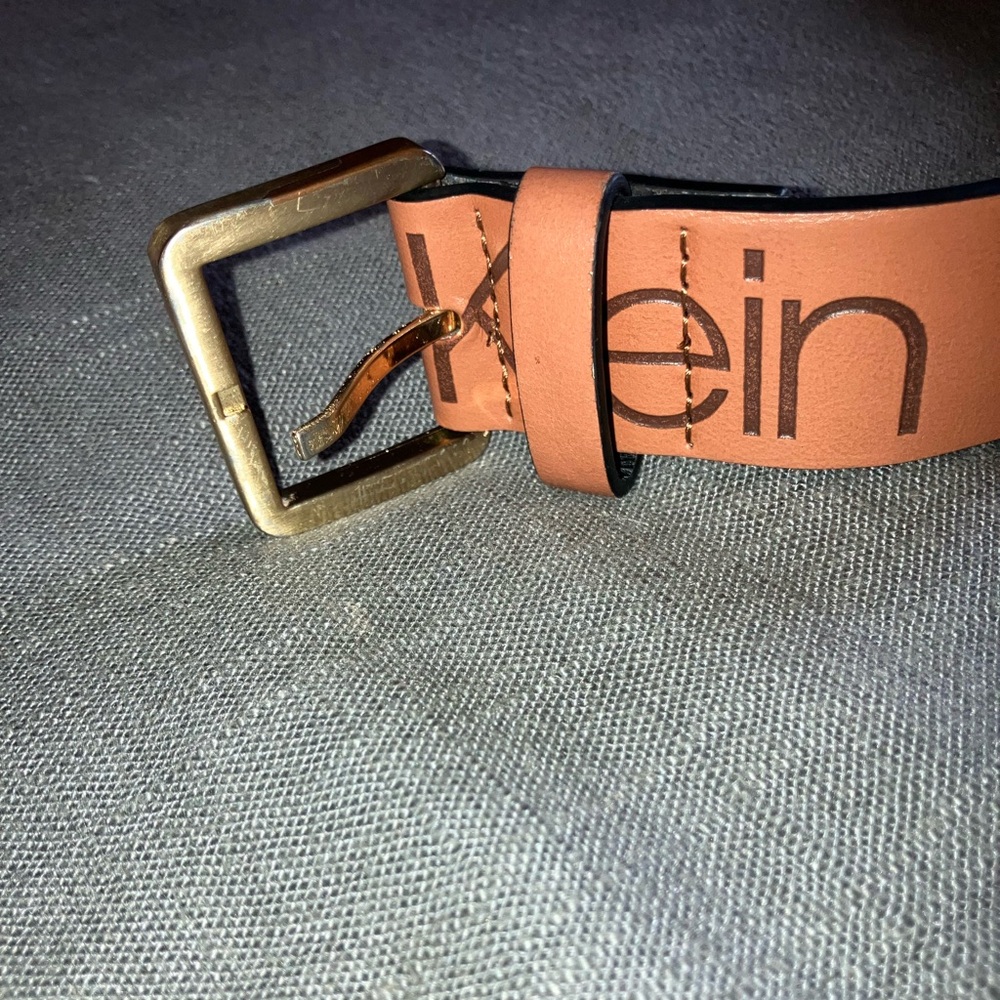 Calvin Klein Brown Leather Belt with Sleek Buckle - Picture 5 of 10